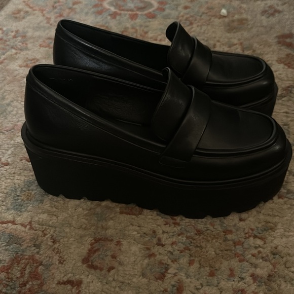 Platform penny loafer size 9 - Picture 2 of 3